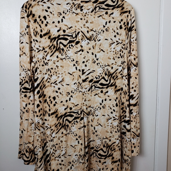 Leapord Print Women's Top - Picture 7 of 8